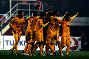 Şike Aslan'ı vurdu