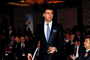 Denizli'nin yerine Hakan Şükür