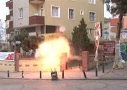 Ak Parti binasına bomba!
