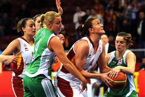 Aslan ikiye katladı