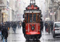 Kar, İstanbul'da da yüzünü gösterdi