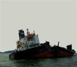 Arnavutluk'ta Türk gemisi battı