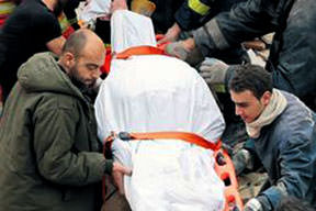 Yağmur yağdı apartman çöktü