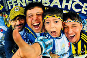 Taraftardan saat isyanı!