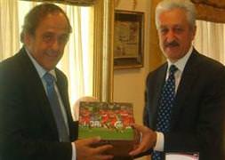 Platini'den Türkiye'ye söz
