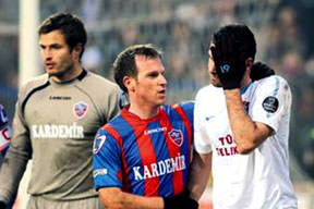 Burak'a çirkin saldırı