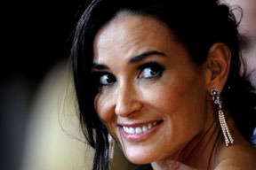 Moore'u kahkaha gazı mı bayılttı?