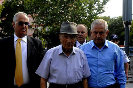 Kenan Evren’e avukat şoku!