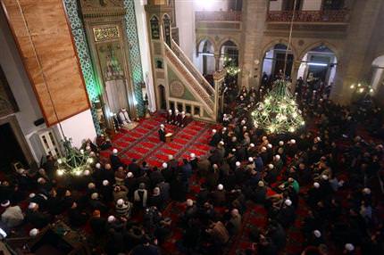 Camiler doldu taştı