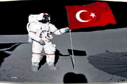 Ay’a giden Türk bayrağı dönüyor