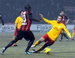 Cimbom'u Ateş'ledi