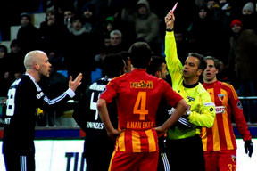 Fernandes derbide yok
