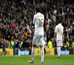 Milli futbolcu sakatlandı!