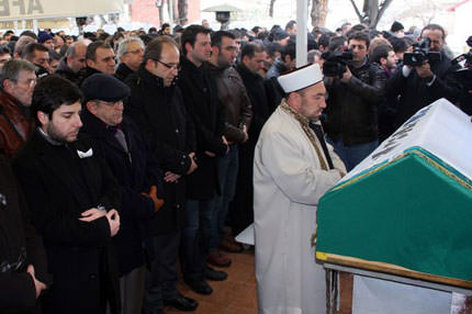 Nuri Otay toprağa verildi