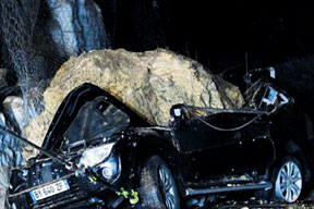 20 tonluk kaya başına düştü