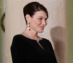 Carla Bruni kriz çıkardı!