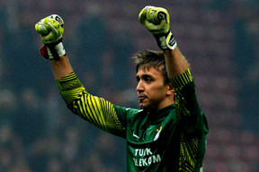 Taraftar Muslera'yı alkışladı!