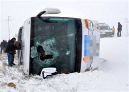 Konya'da otobüs devrildi: 19 yaralı