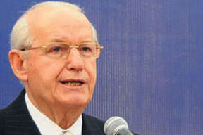 Yeni Başkan Şenes Erzik