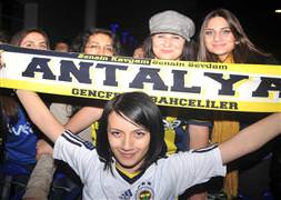 Fenerbahçe, Kadıköy'de rekor peşinde
