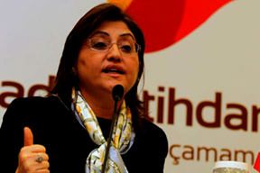 Ekranda 'net' uyarı dönemi