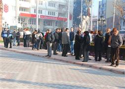 Canlı yayında depreme yakalandı