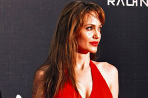 Jolie'nin incisi Marmaris'e demir attı