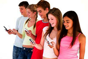 Sosyal medya SMS'i yendi!