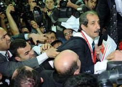 CHP'de olaylı kurultay