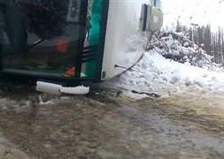 Yolcu otobüsü devrildi: 28 yaralı