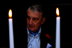 Rahmi Koç maçı atkıyla izledi!