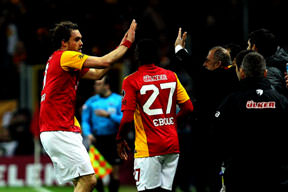 Fatih Terim oyuncularını tebrik etti