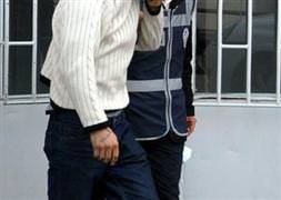 Cezaevinden çıkıp mağaza soydu