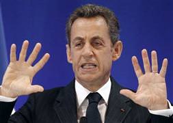 Muhalifler Sarkozy'i korkuttu