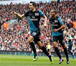Anfield Road'da Van Persie şov!