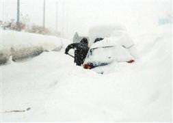 Bitlis'te kar hayatı felç etti