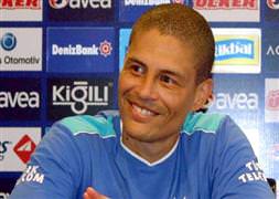 Alex'ten Galatasaray'a cevap