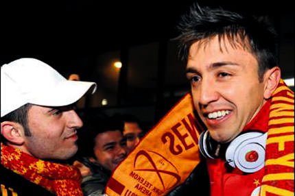 Muslera omuzlarda
