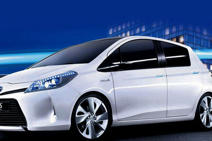 Hibrit Yaris geliyor