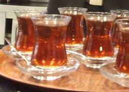 Bir damla çay öldürüyordu