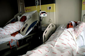 71'lik nine böbreğini eşiyle paylaştı