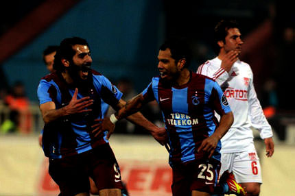 Avni Aker'de 10. galibiyet