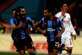 Bir günde imzayı çaktı