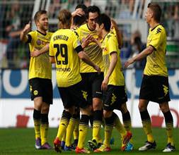 Dortmund arayı açıyor!