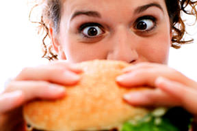 İşçi burgeri yedi!