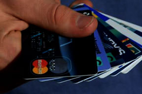 Engelli çocuğa 5 kart!