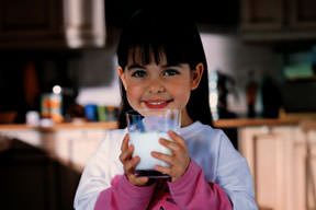 Öğrencilere günde 200 ml süt