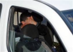 Eşini 15 yerinden bıçakladı