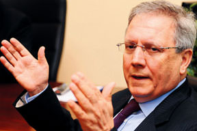 Herkes namuslu bir biz namussuzuz