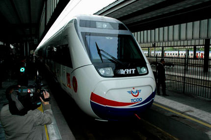 Ankara-İstanbul 3 saate iniyor